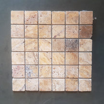 Mosaikfliesen aus Travertin Naturstein von SCABAS ANTIK GOLD, 4,8 x 4,8 cm, detailreiche Oberflächenstruktur