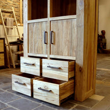 Großer Hochschrank für Badezimmer aus recyceltem Holz, Modell 8, von TAMAR, mit stilvollem Stauraum und moderner Badgestaltung.