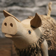 Kleines Schweinchen aus Altholz, dekorative Badgestaltung im rustikalen Stil, handgefertigt von der Marke TIERE.