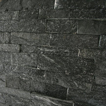 Naturstein Verblender Muster aus Quarzit Black zeigt eine natürliche, dunkle Steinoberfläche für elegante Wandgestaltung.