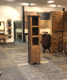 Hochschrank Badmöbel aus recyceltem Holz von Timor, elegante Badgestaltung mit natürlichem Holzdesign, Modell 1