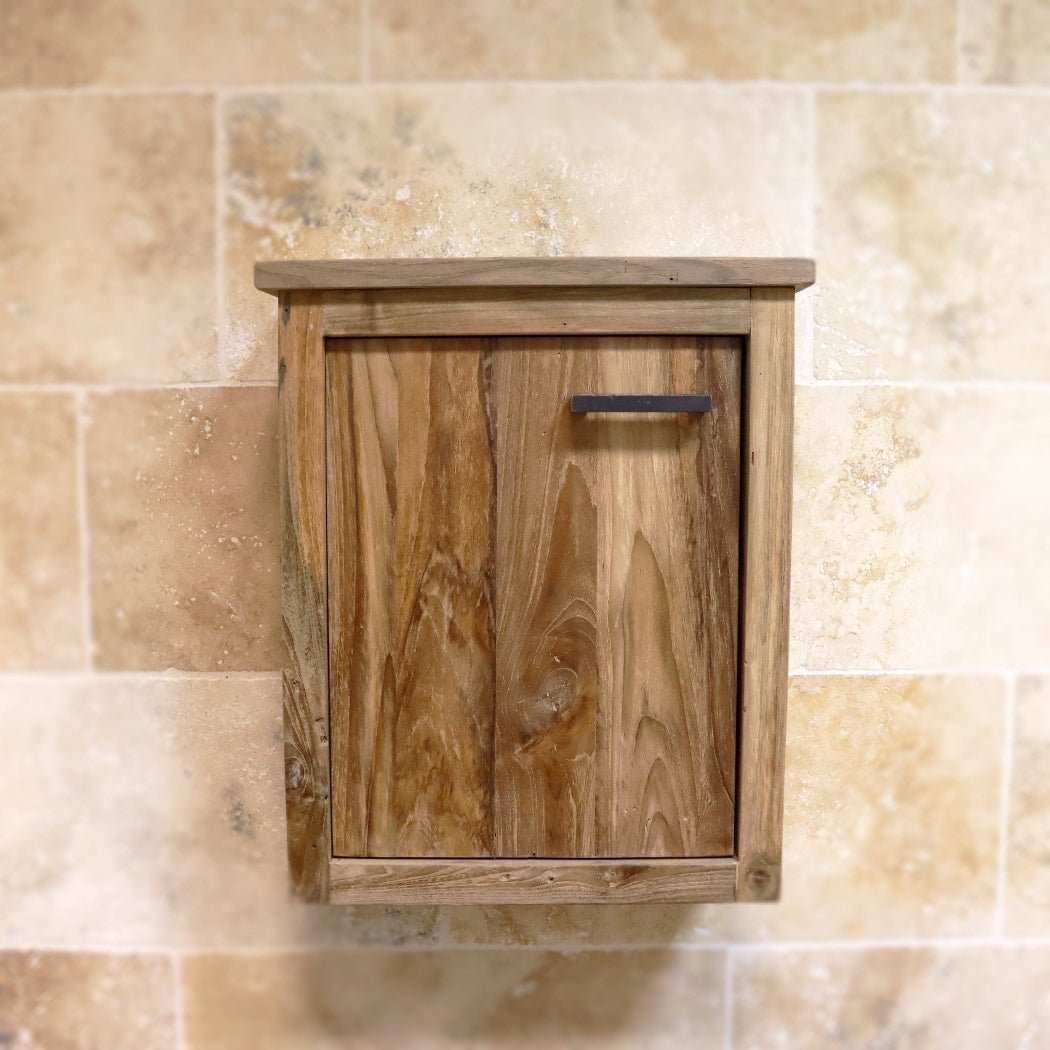 Naturbelassenes Wandregal aus Teakholz von Gamai, 48x23x58 cm, praktisches Badgestaltungsstück mit natürlicher Holzoptik