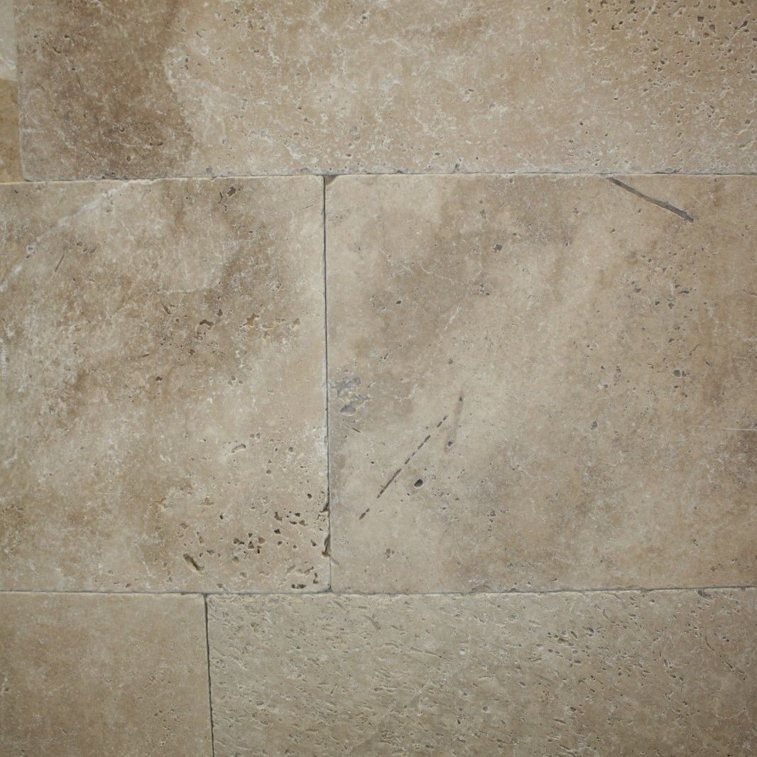 Getrommelte Travertin-Fliesen in dunklem Naturstein-Design, von TRAVERTIN DARK MIX, für elegante Boden- und Wandgestaltung.
