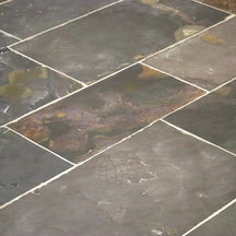 Schieferfliesen Muster von Muster, detailreiche Naturstein-Optik, ideal für Wand und Boden, in natürlichem Schiefergrau.