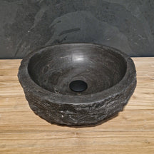 Naturstein Aufsatzwaschbecken von CAIRO aus Blaustein grob, geeignet für Badgestaltung in verschiedenen Größen.