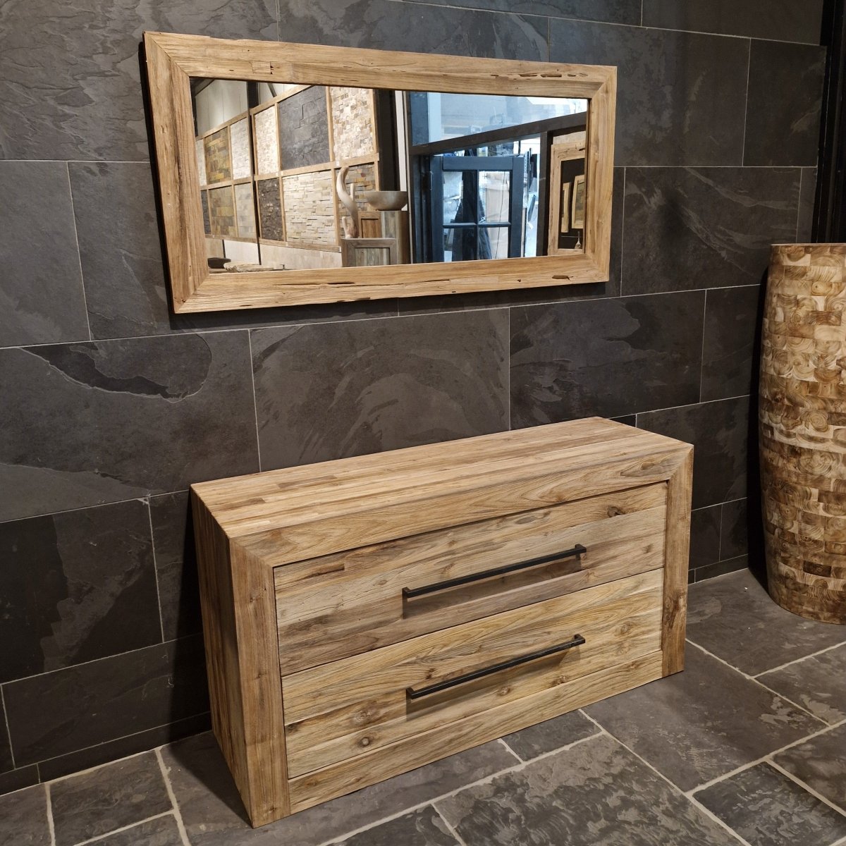Handgefertigtes Badmöbel-Set mit Spiegel aus Teakholz von Kalimantan, elegantes Badezimmer-Design, sichtbare Holzstruktur