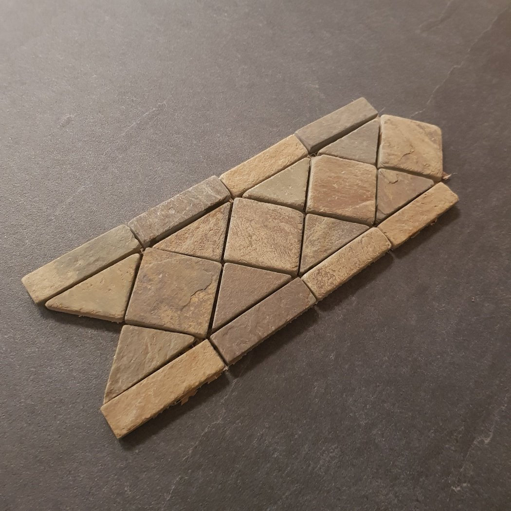 Rustikales Schiefer-Listello aus Naturstein als Bordüre, dekoratives Element für Wand- oder Bodengestaltung