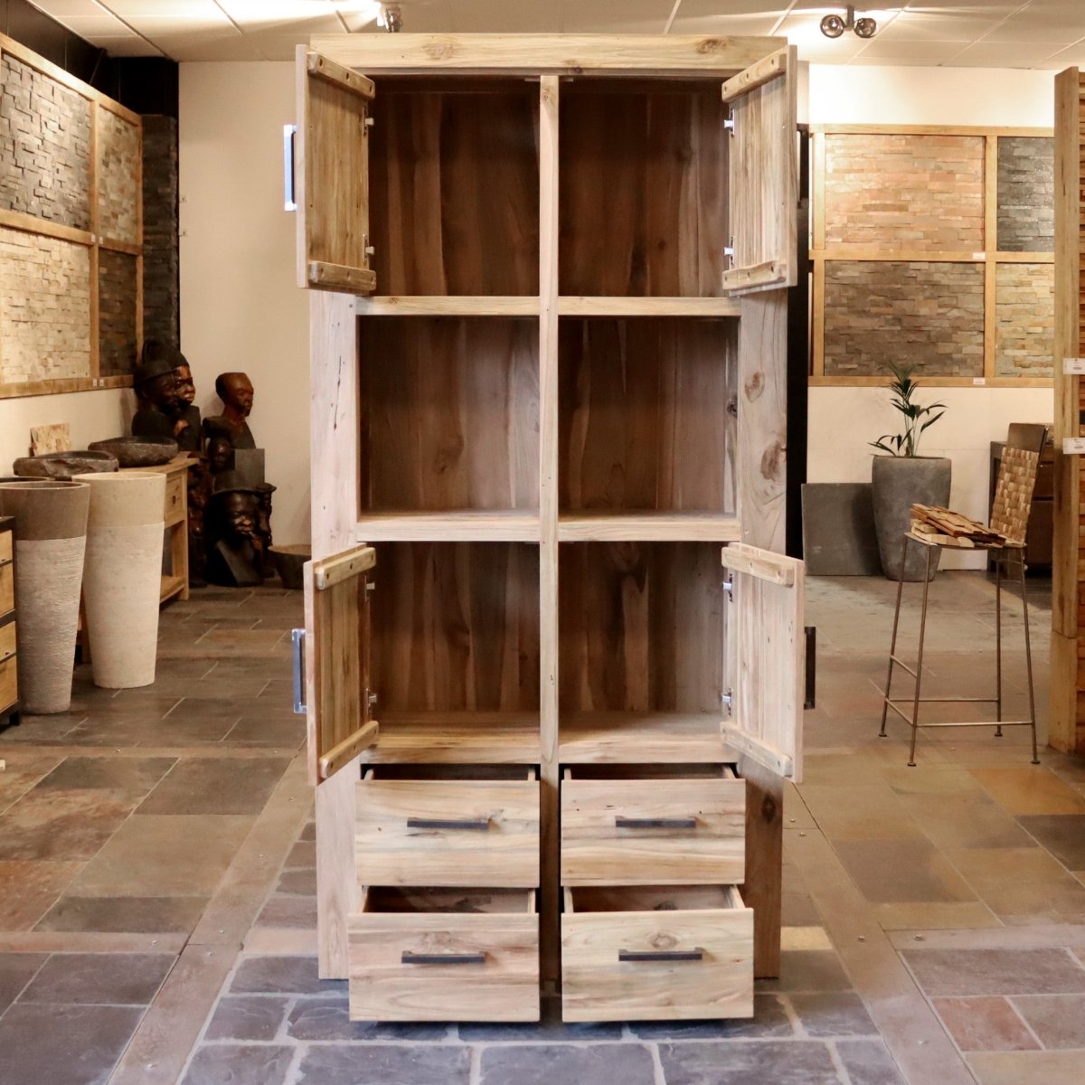 Großer Badezimmerschrank aus recyceltem Holz, Modell 8, von TAMAR, mit stilvollem Badgestaltung-Design.