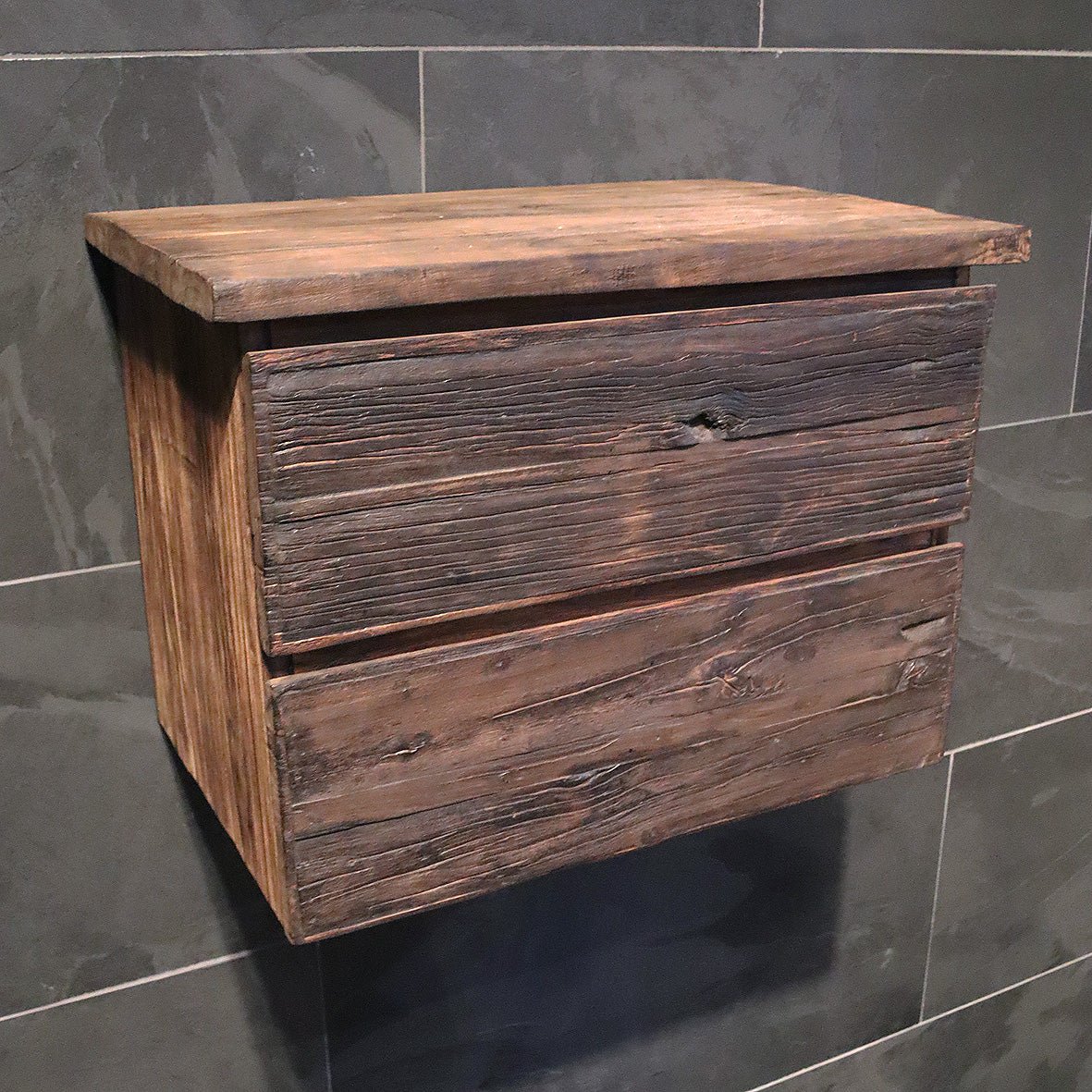 Hängeschrank aus Teakholz von RIAU, 65x48x44 cm, modernes Badmöbel mit stilvoller Badgestaltung, sichtbare Holzstruktur