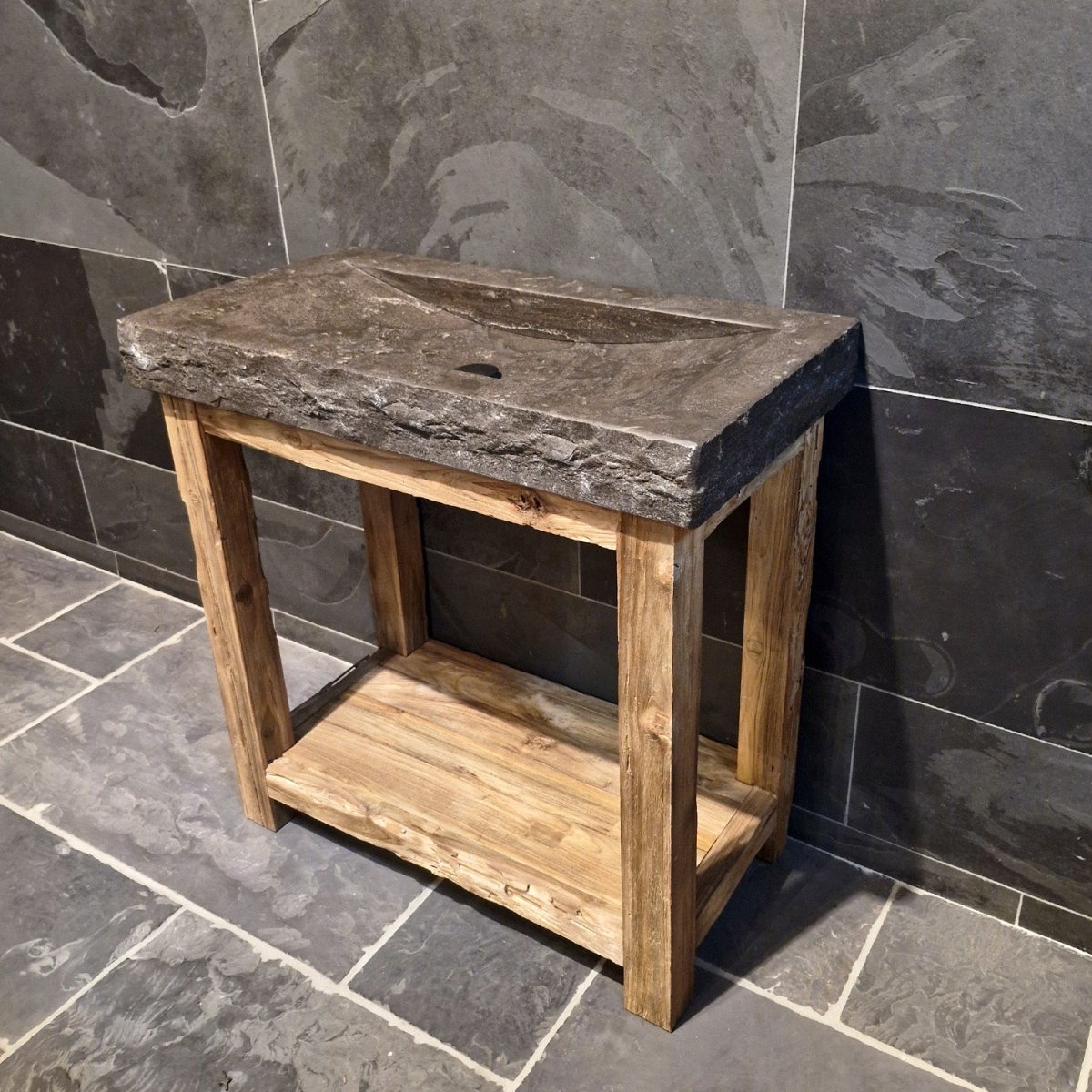 Badezimmermöbel mit Waschtisch aus Teak, grobe Blaustein-Oberfläche, Untertisch, für Badgestaltung, von Denpasar