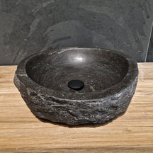 Aufsatzwaschbecken aus grobem Blaustein-Naturstein von CAIRO, Badgestaltung, in verschiedenen Größen sichtbar