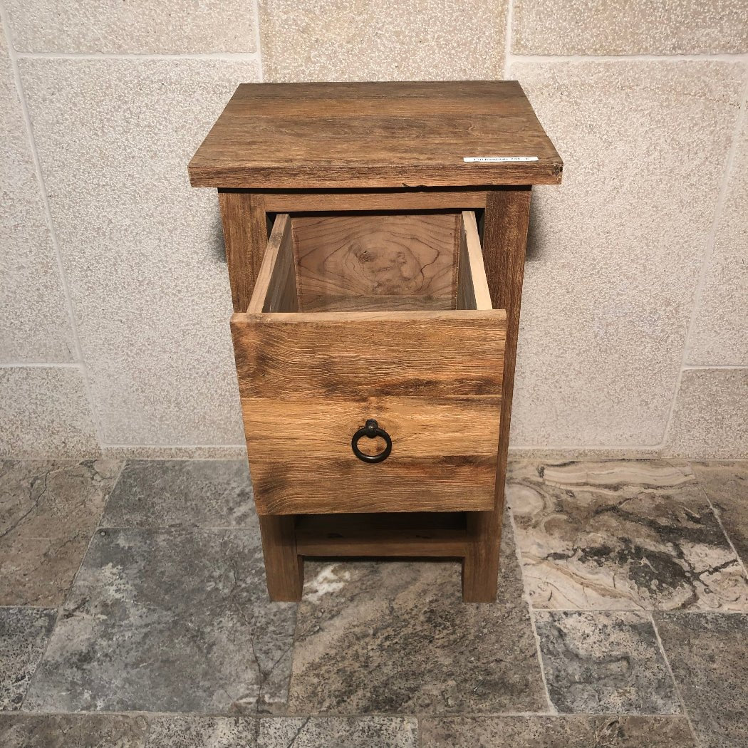 Kleiner Bantam Badmöbel Unterschrank aus Teakholz für Gäste-WC oder Bad, stilvolle Badgestaltung, natürliche Holzoptik