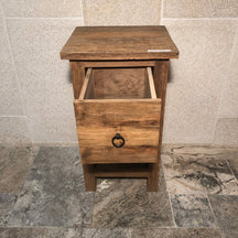 Kleiner Bantam Badmöbel Unterschrank aus Teakholz für Gäste-WC oder Bad, stilvolle Badgestaltung, natürliche Holzoptik