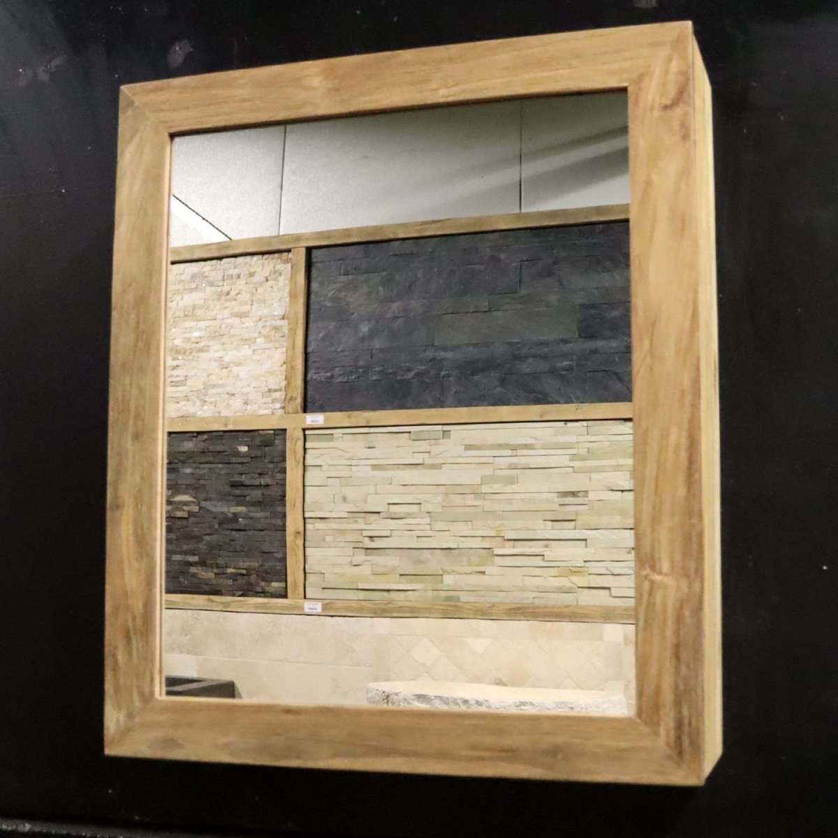 Moderner Spiegelschrank für Badgestaltung aus recyceltem Teakholz, 60x70 cm, mit Spiegel und stilvollem Design von MALAYA.