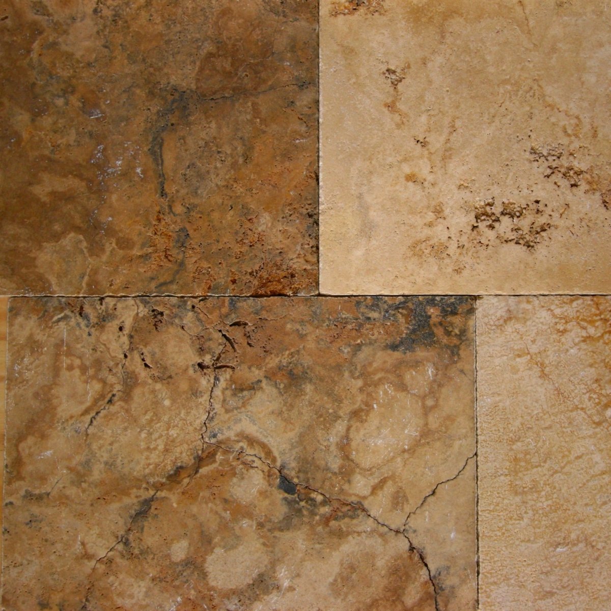 Musterfliese aus Travertin Pompeya mit eleganten Natursteinmuster, ideal für stilvolle Wand- und Bodenbeläge.