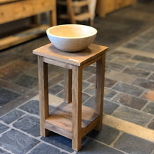 Bantam Teak Badezimmer-Unterschrank aus Altholz, kompakte Badgestaltung, sichtbare Holzstruktur, modernes Design