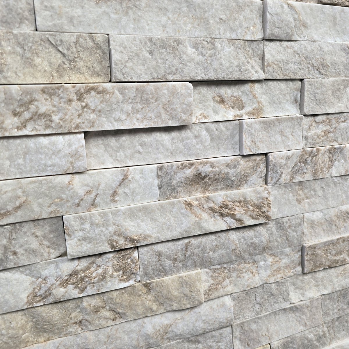 Marmor White Gold Naturstein Verblender Muster, detailreiche Textur, elegante weiße Gold-Farbgebung, ideal für Wandgestaltung