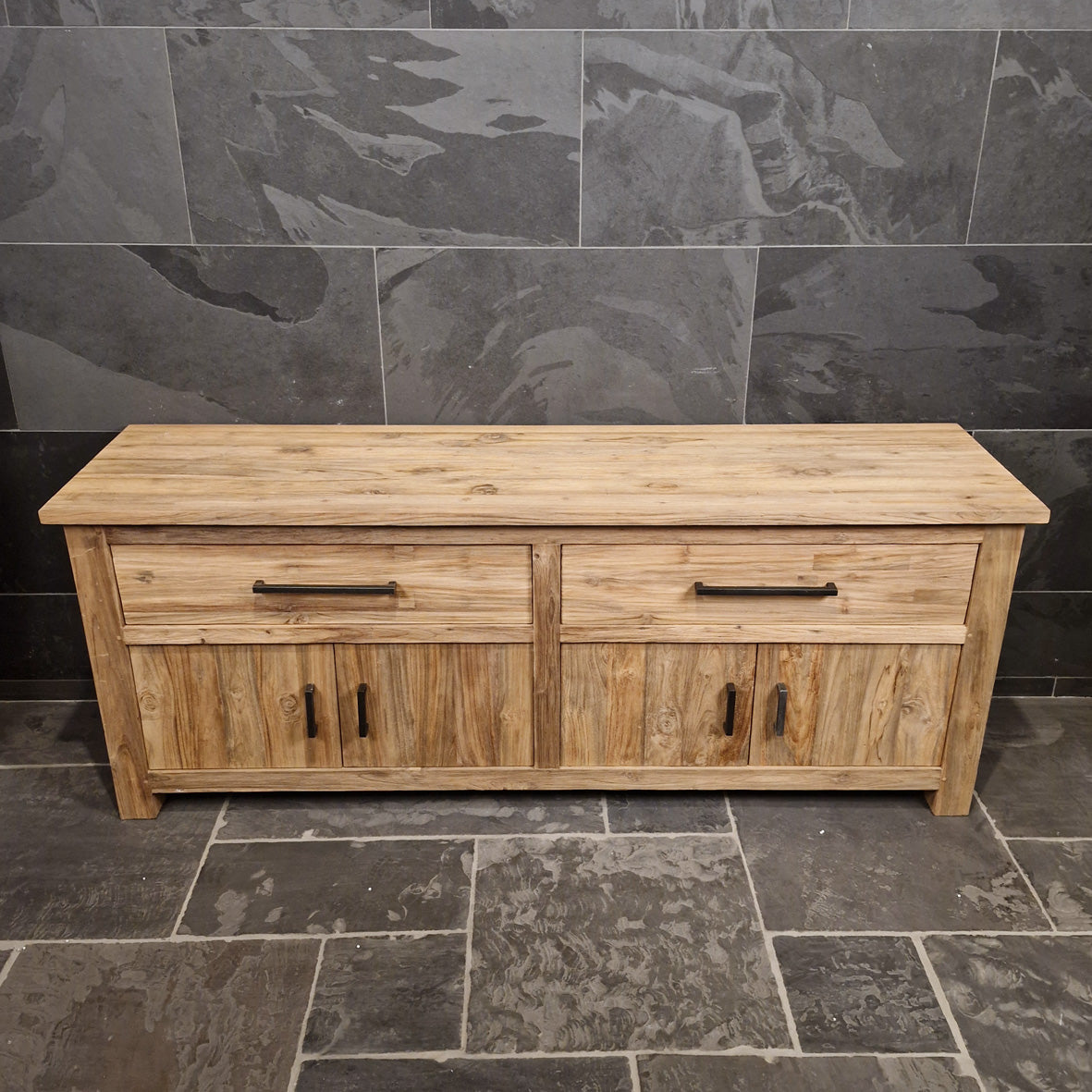 Rustikaler Bad-Unterschrank aus recyceltem Teakholz, 80 cm breit, mit natürlicher Holzmaserung für nachhaltige Badgestaltung.