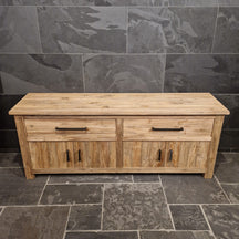 Rustikaler Bad-Unterschrank aus recyceltem Teakholz, 80 cm breit, mit natürlicher Holzmaserung für nachhaltige Badgestaltung.