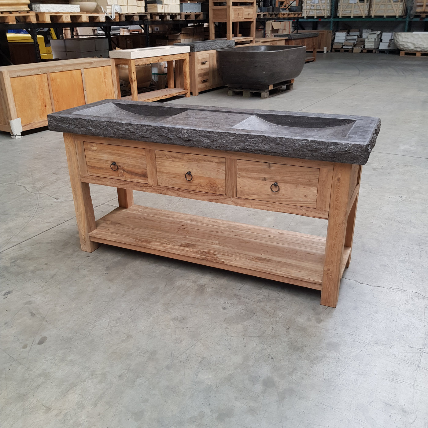 Waschtisch mit Unterschrank aus recyceltem Teakholz und blauer Steinplatte, ideal für stilvolle Bäder, Modell 3 von Sulawesi