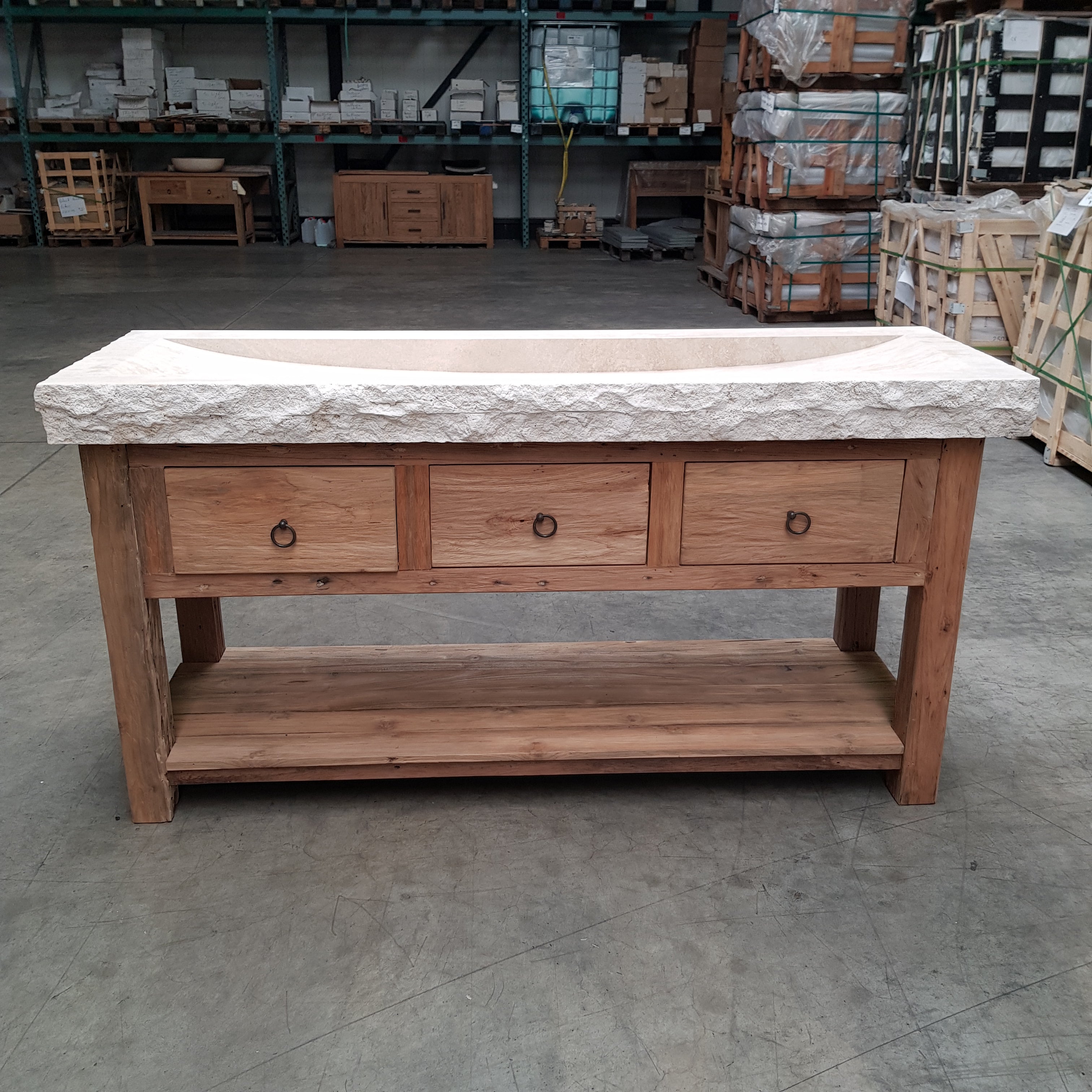 Waschtisch mit Unterschrank aus recyceltem Holz und Travertin, stilvolle Badgestaltung von Sulawesi, 170x55x80 cm